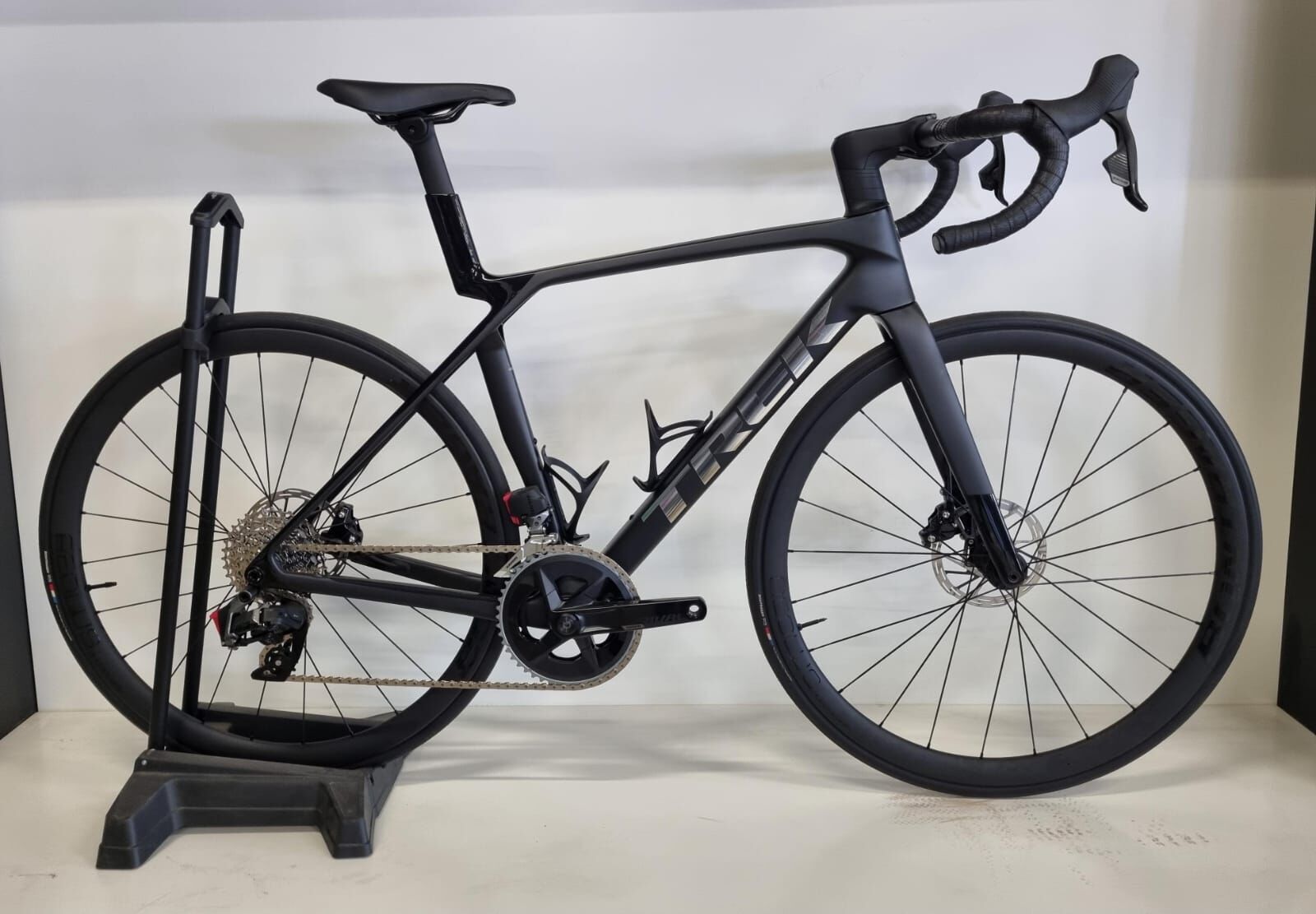 Trek Madone SL6 AXS Gen 8 | Road Bikes | Bike Hub