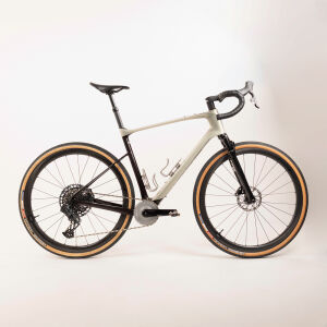 XL REVOLT X ADVANCED PRO 1 | Gravel Bikes | Bike Hub