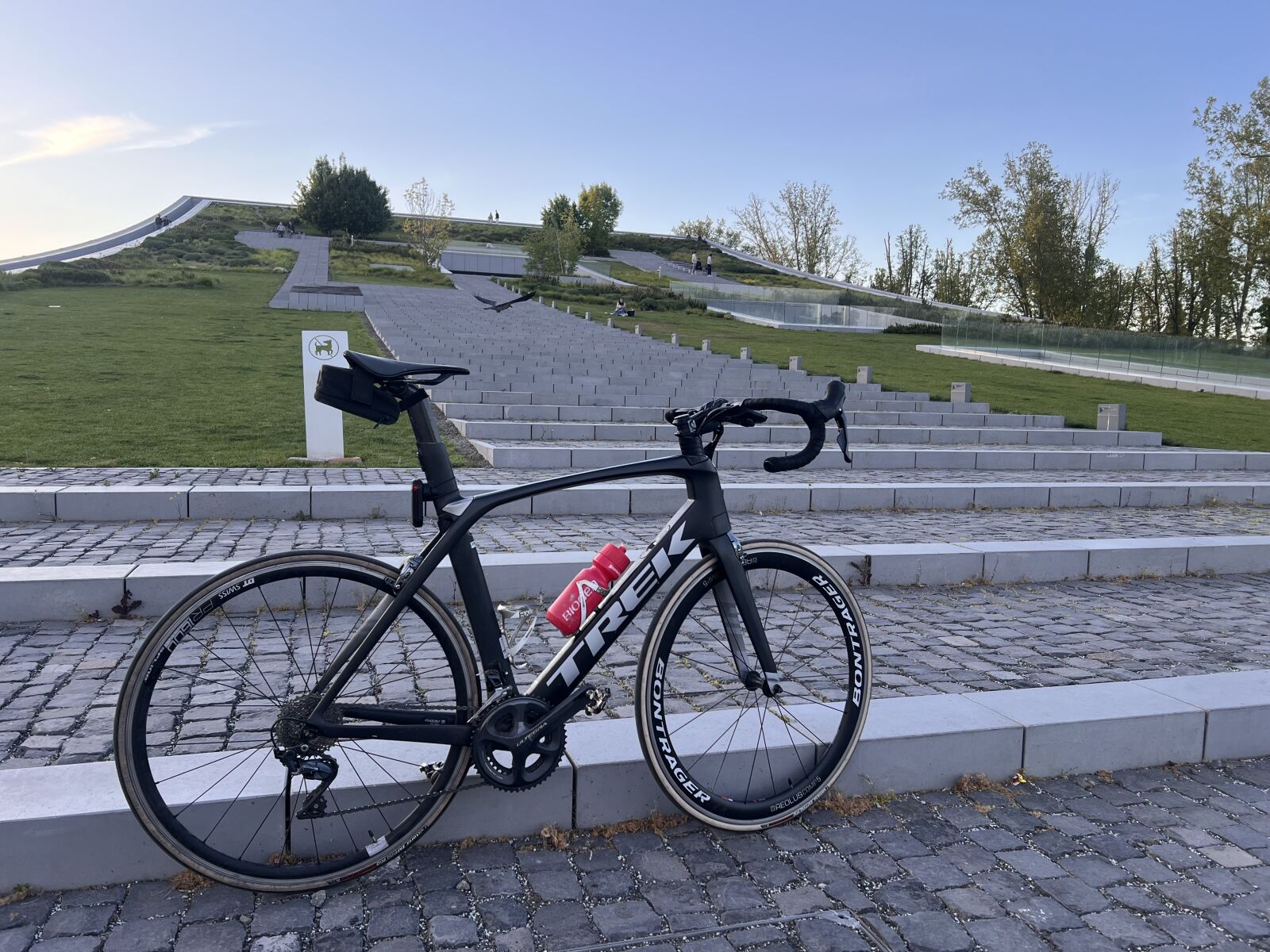 Trek Madone 9 | Road Bikes | Bike Hub