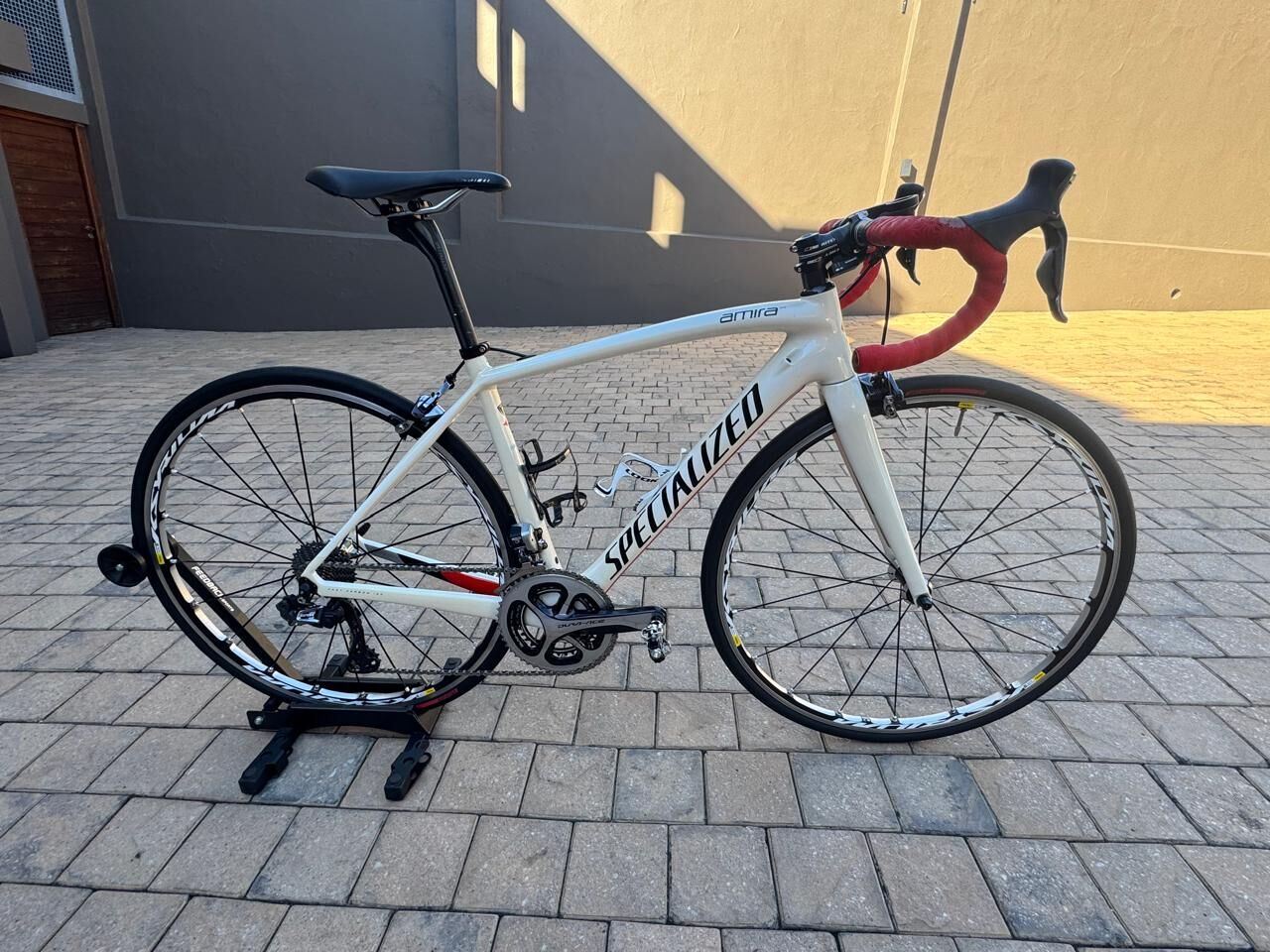 Specialized Amira ロードバイク Specialized Amira | Road Bikes | Bike Hub