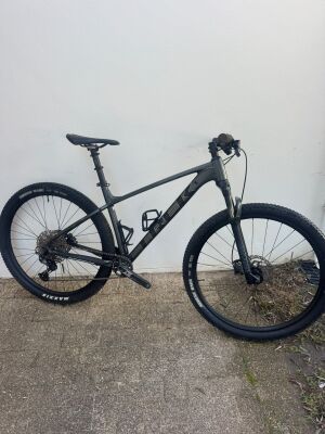 Trek Xcaliber 8 | Hardtail Mountain Bikes | Bike Hub