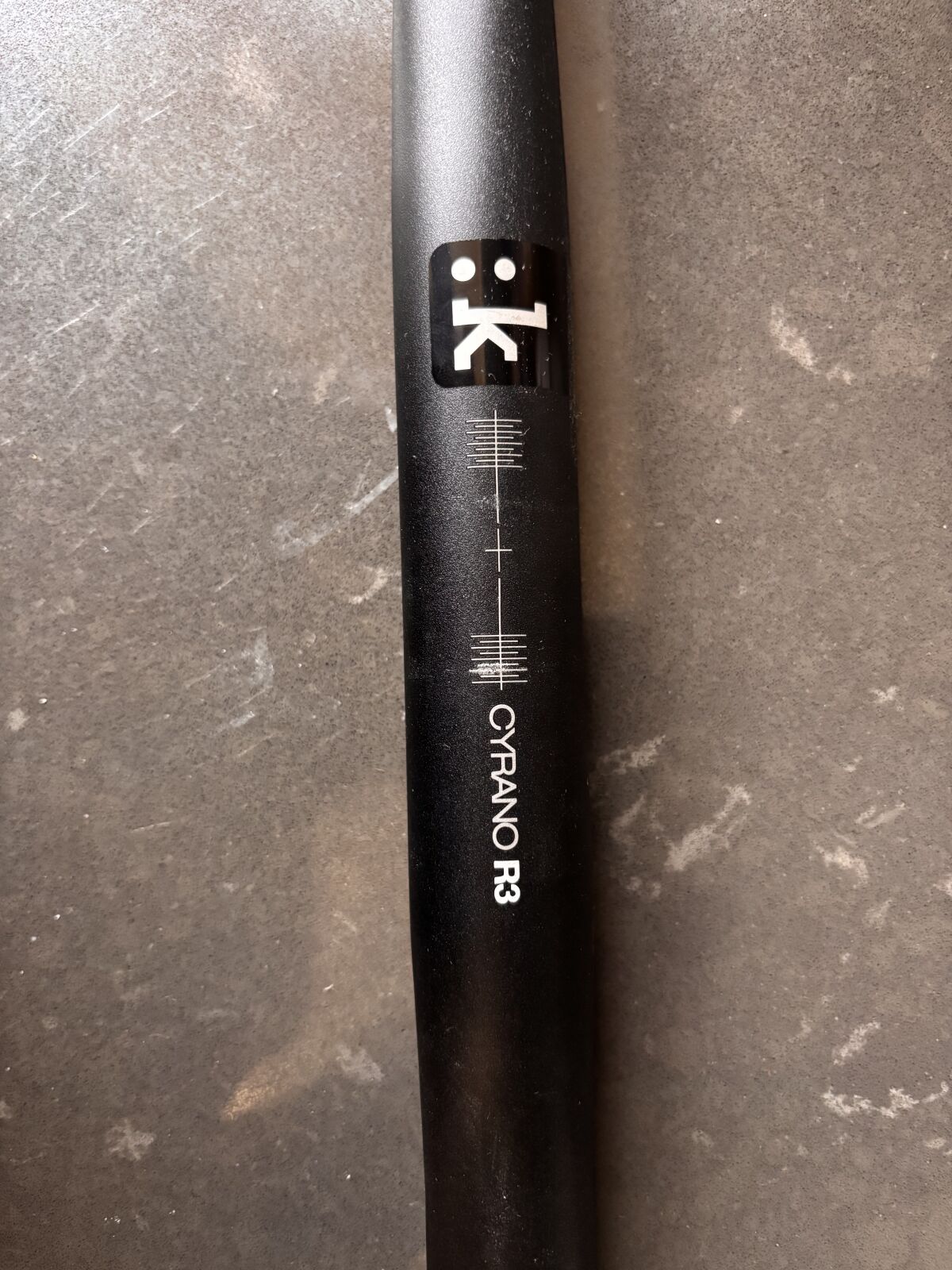 Fizik Cyrano R3 44cm road handle bars | Handlebars | Bike Hub