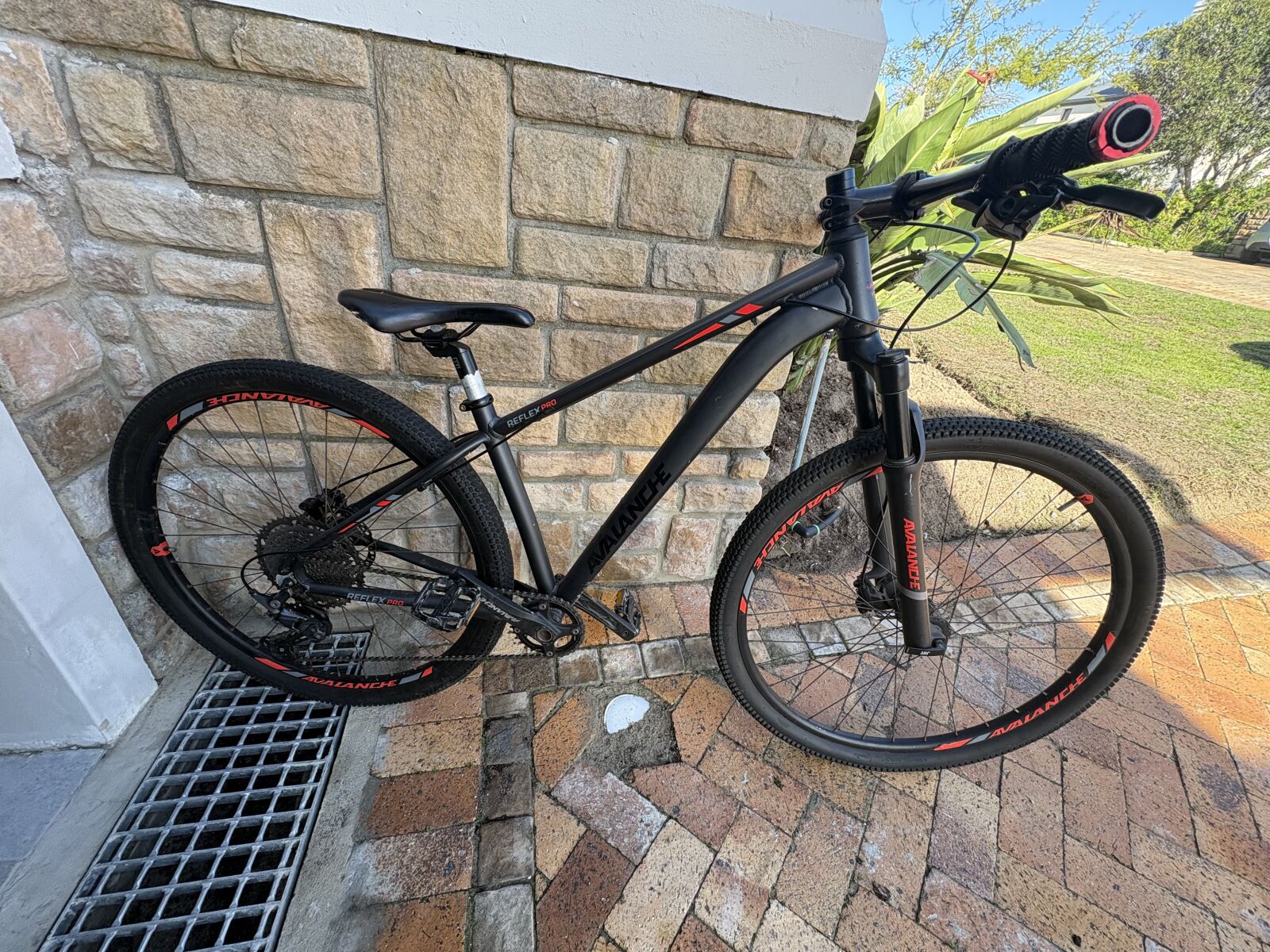 Avalanche Reflex Pro | Hardtail Mountain Bikes | Bike Hub