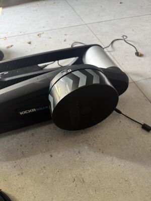 Wahoo Kicker V4 incl training Matt | Indoor Trainers & Accessories