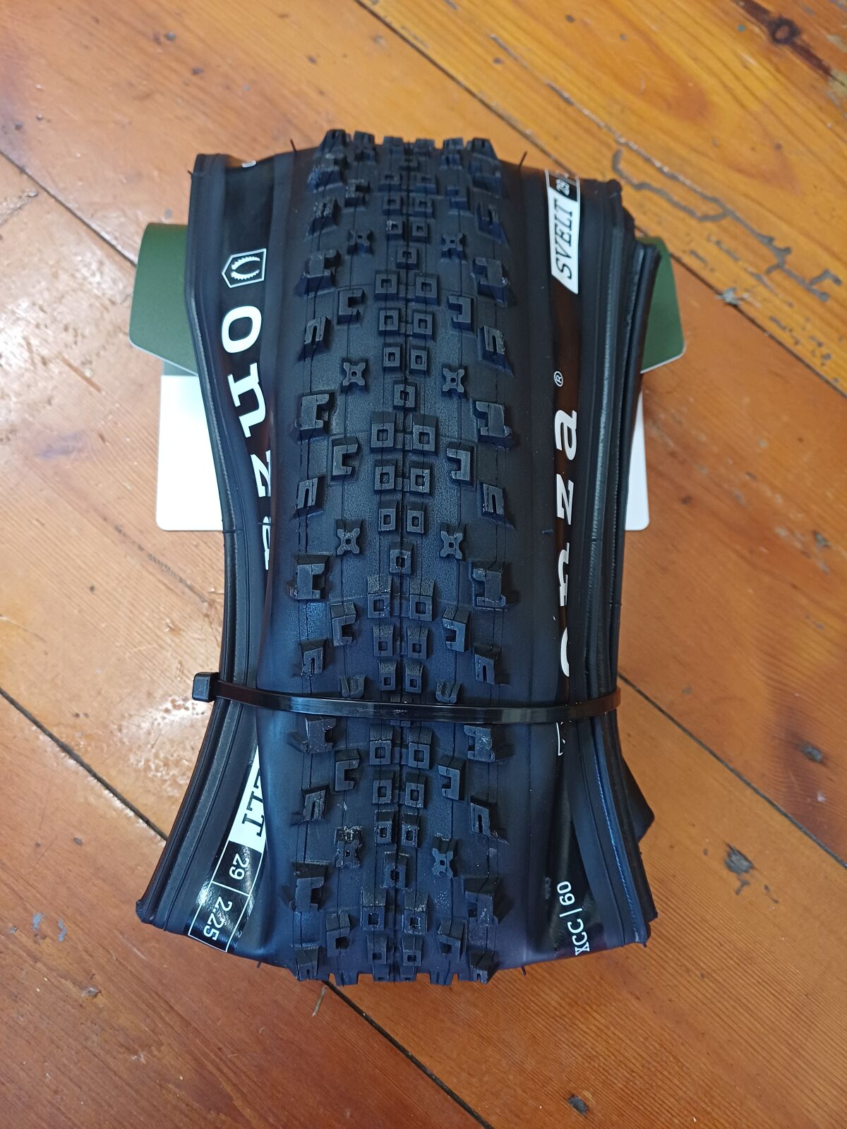 Onza Canis 29X2.25 | Mountain Bike Tyres | Bike Hub