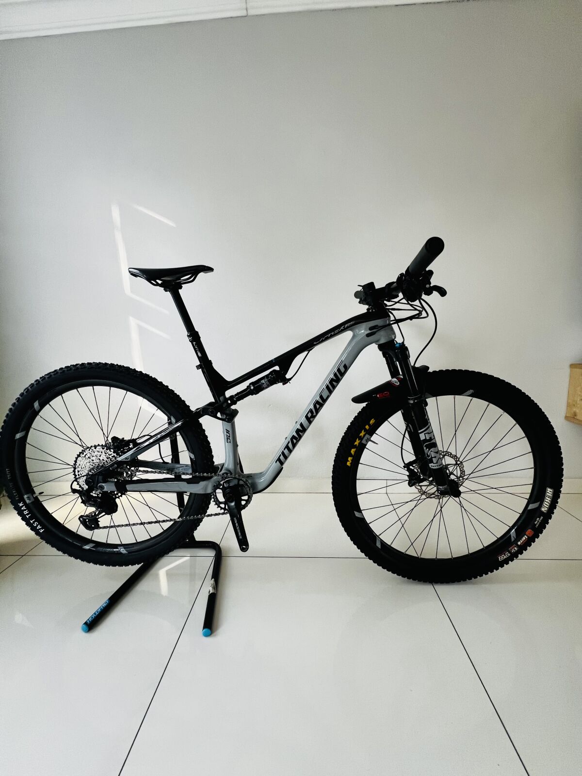 Titan Racing Chyper RS Carbon Elite | Dual Suspension Mountain