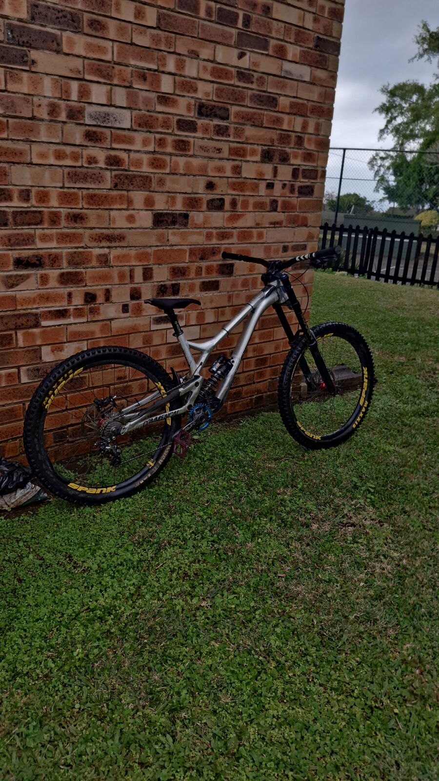Commencal supreme dh v4 | Downhill Bikes | Bike Hub