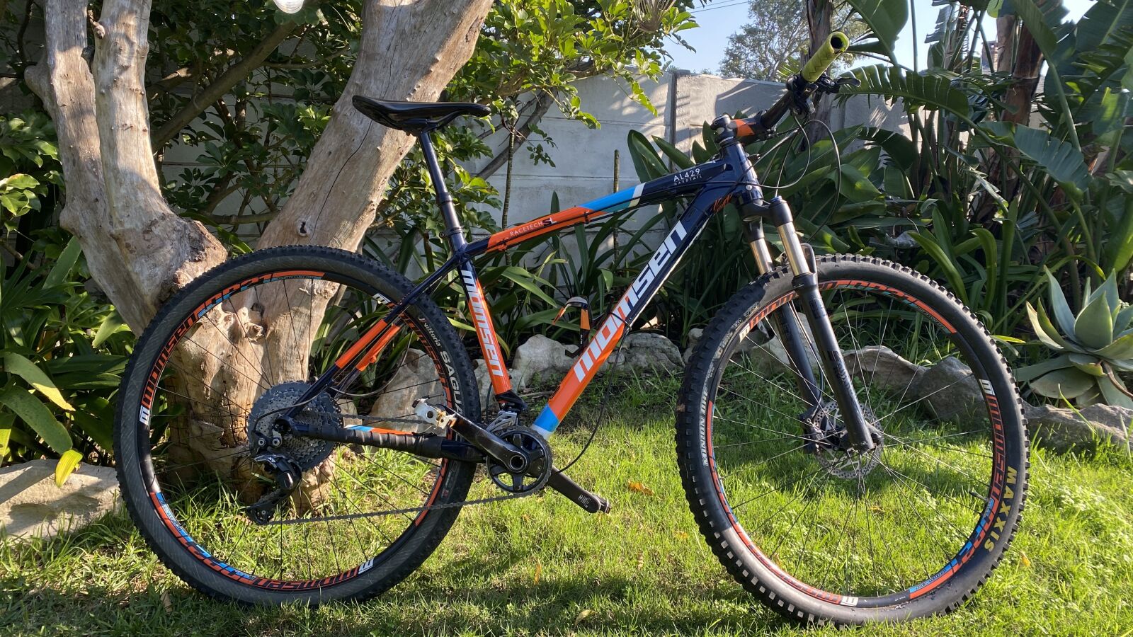 Momsen AL429 hardtail | Hardtail Mountain Bikes | Bike Hub