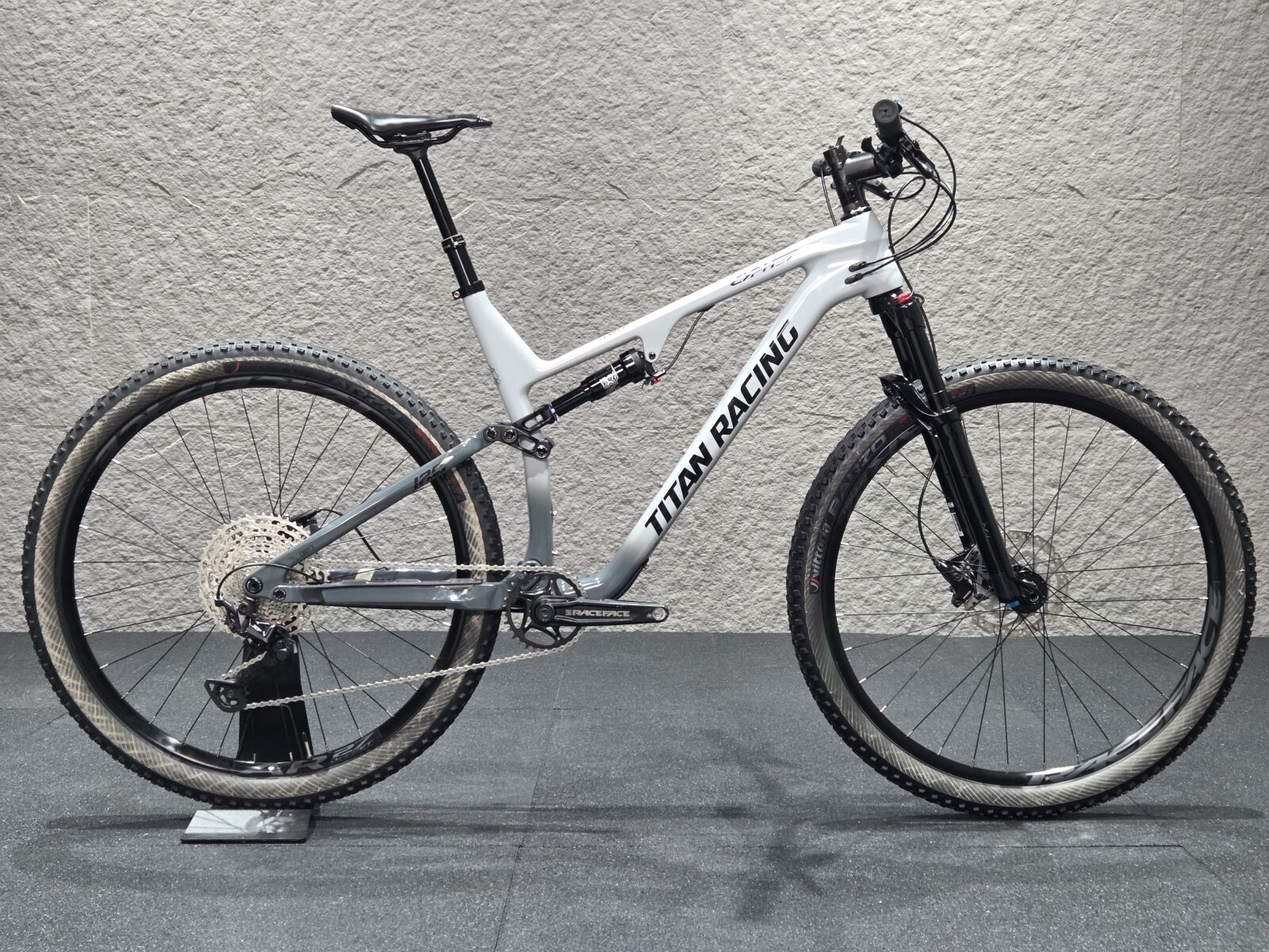Titan Cypher 120 Carbon Expert (XL) *2025-CARBON* | Dual