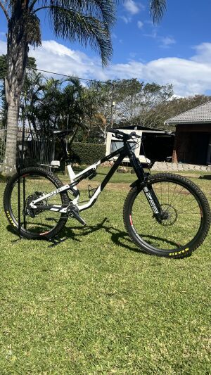 Commencal Meta Am | Dual Suspension Mountain Bikes | Bike Hub