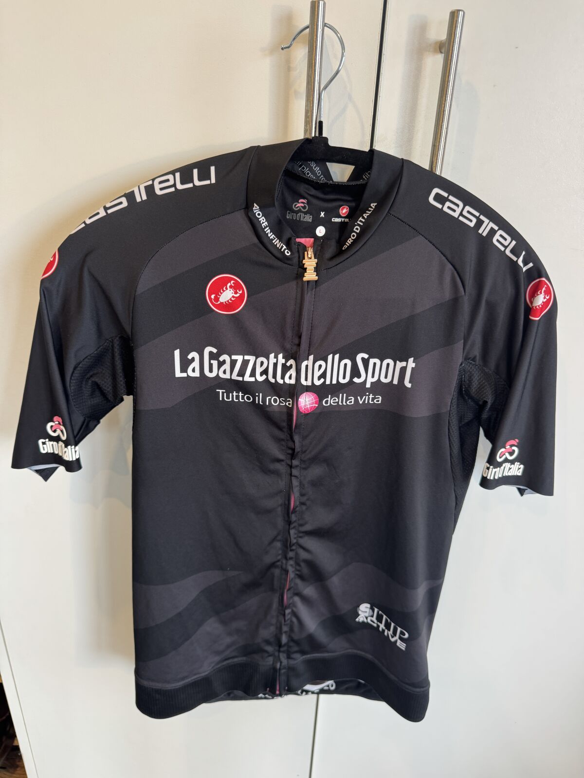Castelli Giro d Italia original jersey - Black | Jerseys | Bike Hub