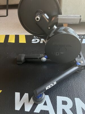 Wahoo Kicker V4 incl training Matt | Indoor Trainers & Accessories