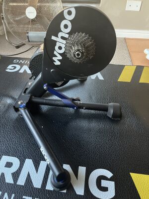 Wahoo Kicker V4 incl training Matt | Indoor Trainers & Accessories