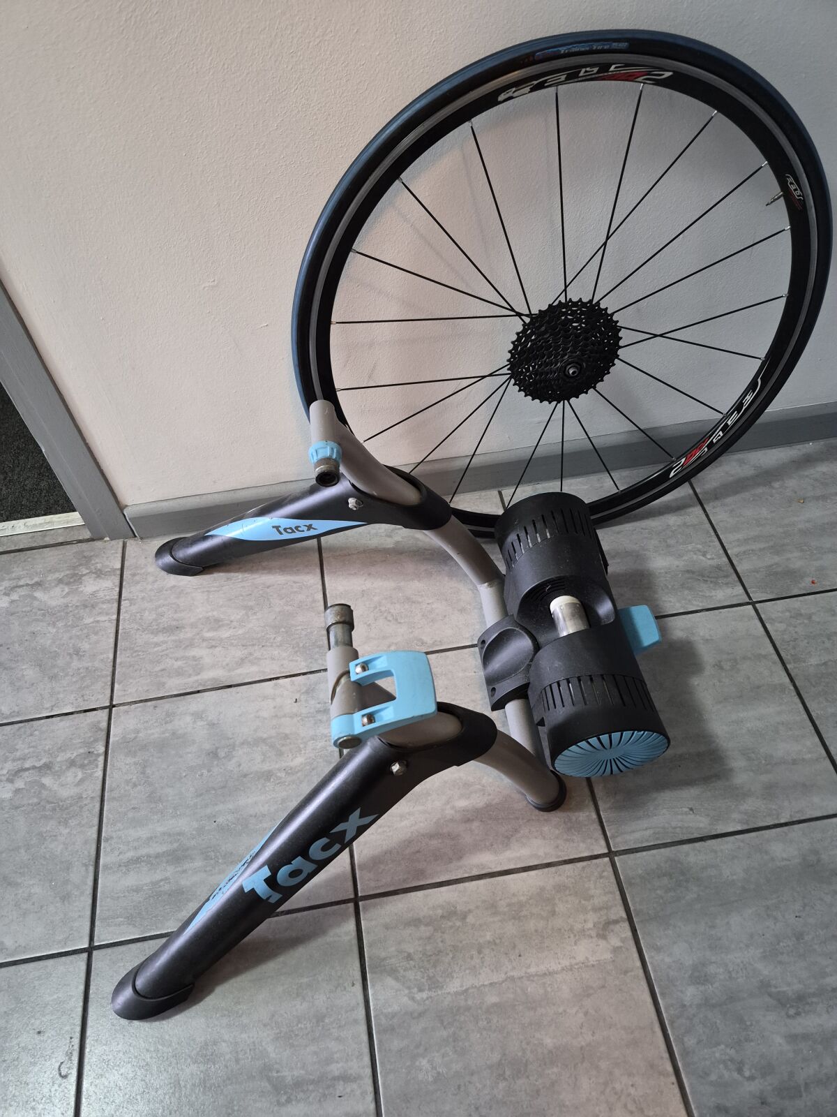 TacX Bushido Smart Trainer + Training Wheel | Indoor Trainers