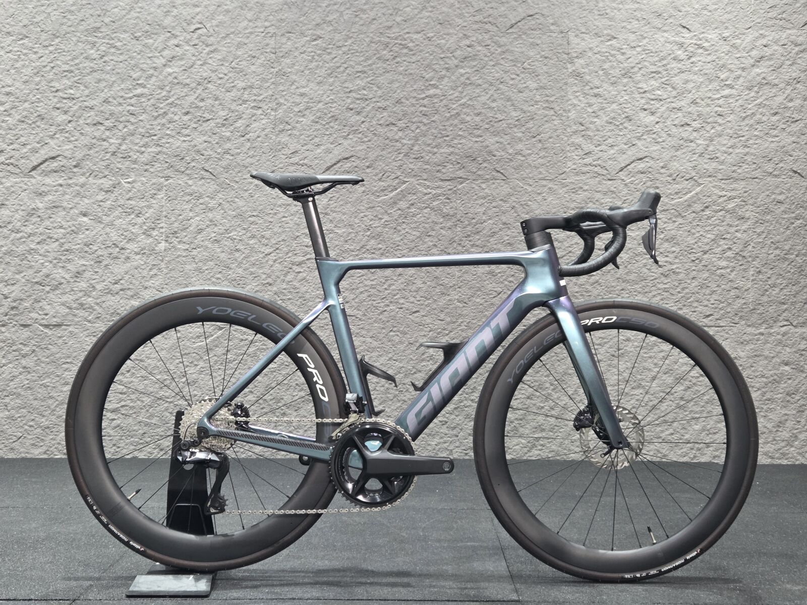 2025 Giant Propel Adv Pro (S) *CARBON+WHEELS-Di2* | Road Bikes