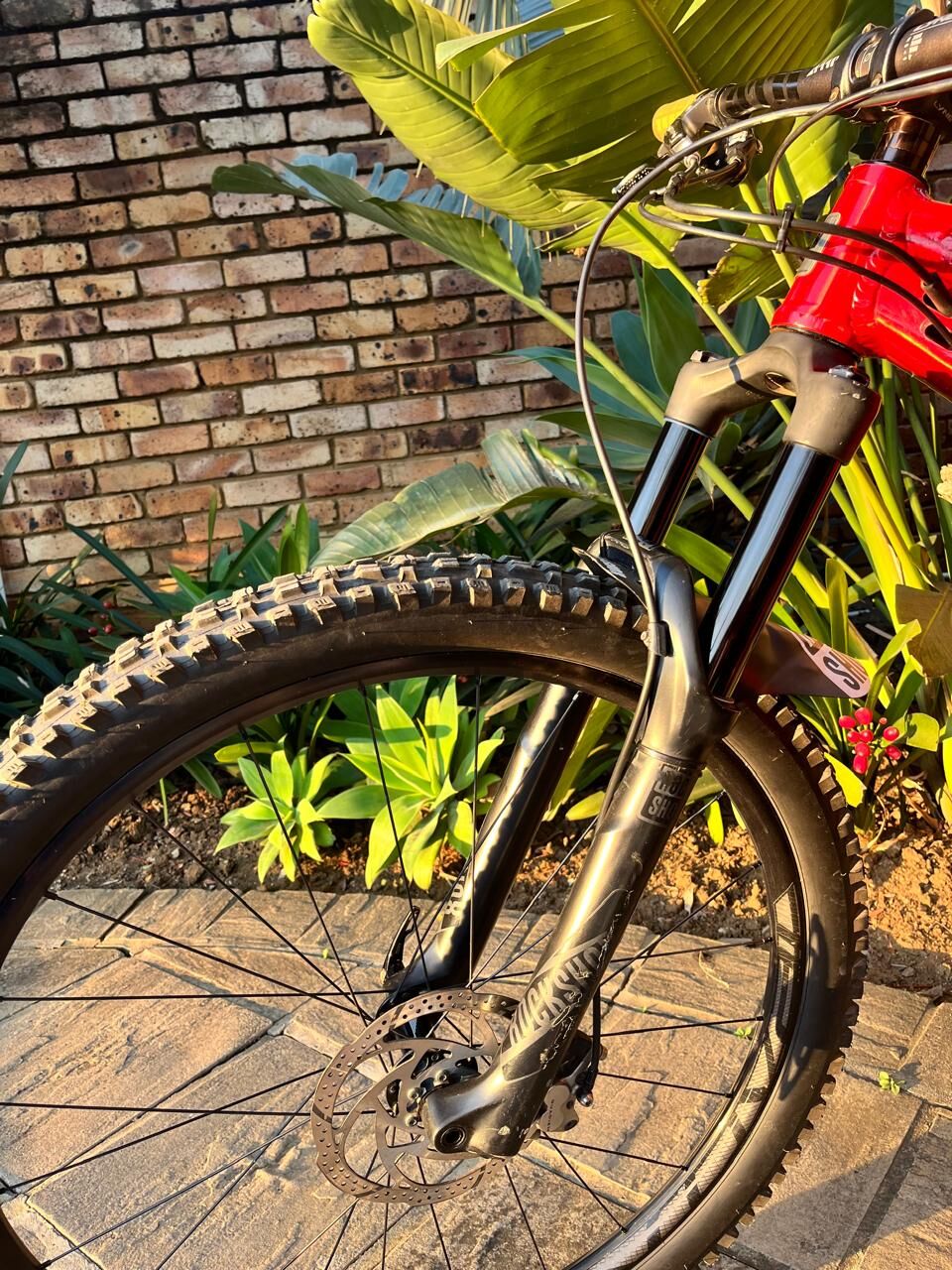 RockShox Yari RC 160mm | Mountain Bike Forks | Bike Hub