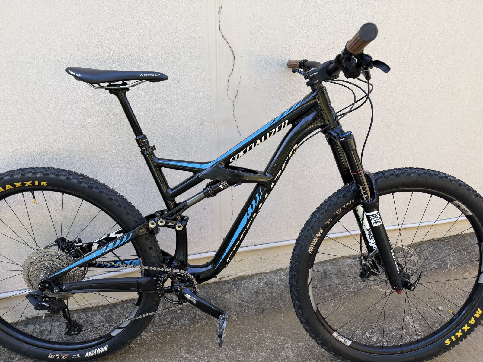 2013 Specialized Enduro Comp (L) | Dual Suspension Mountain Bikes