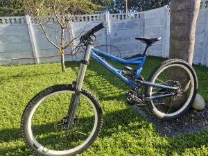 Santa Cruz v10 7 CC | Downhill Bikes | Bike Hub