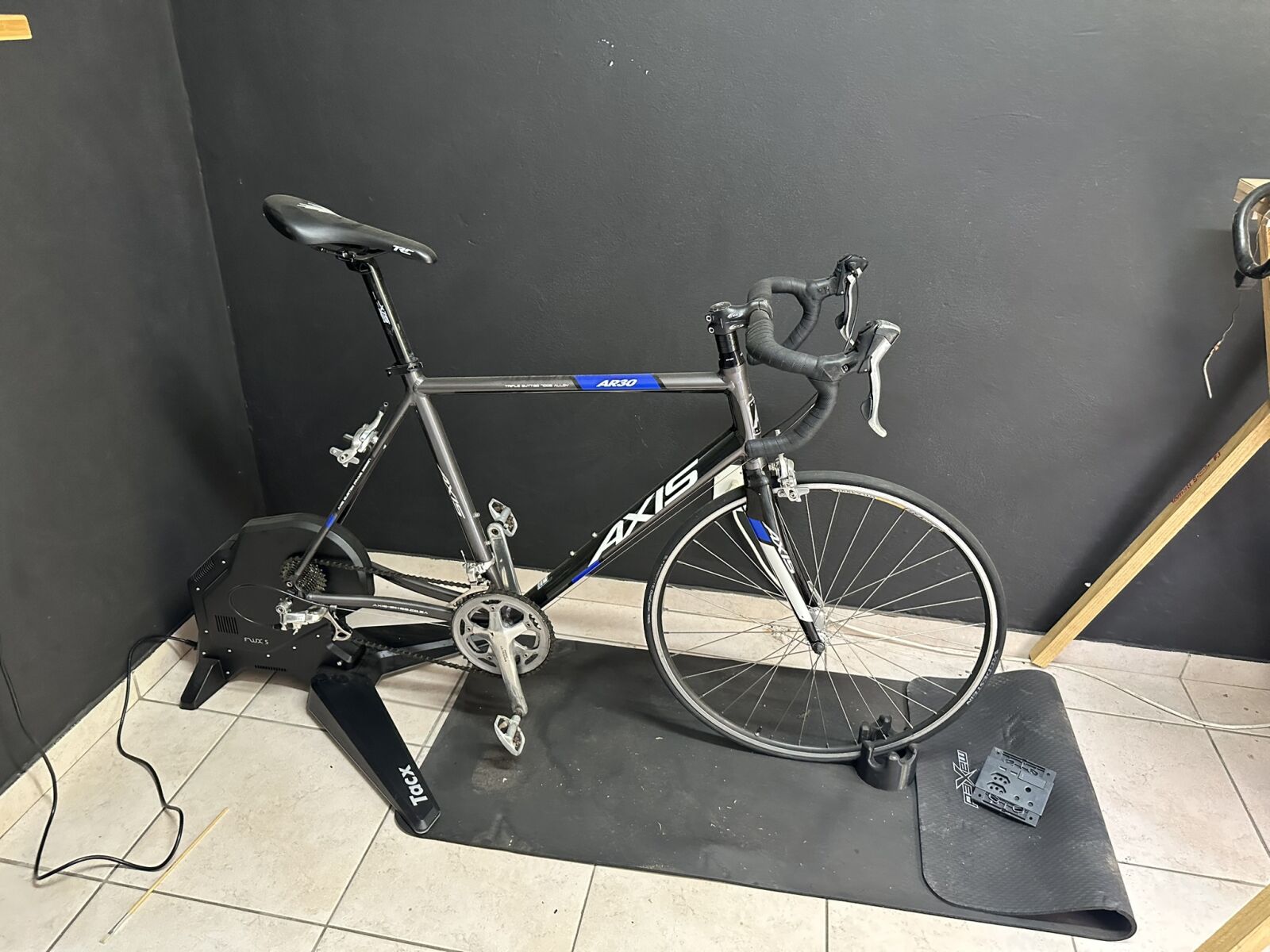 Tacx Flux S Smart Trainer + Axis Road Bike | Indoor Trainers