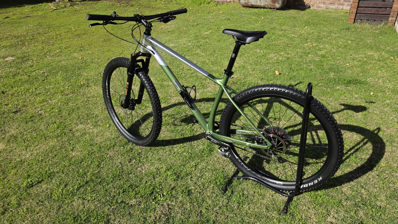 Zini z29 Trail 10 spd | Hardtail Mountain Bikes | Bike Hub