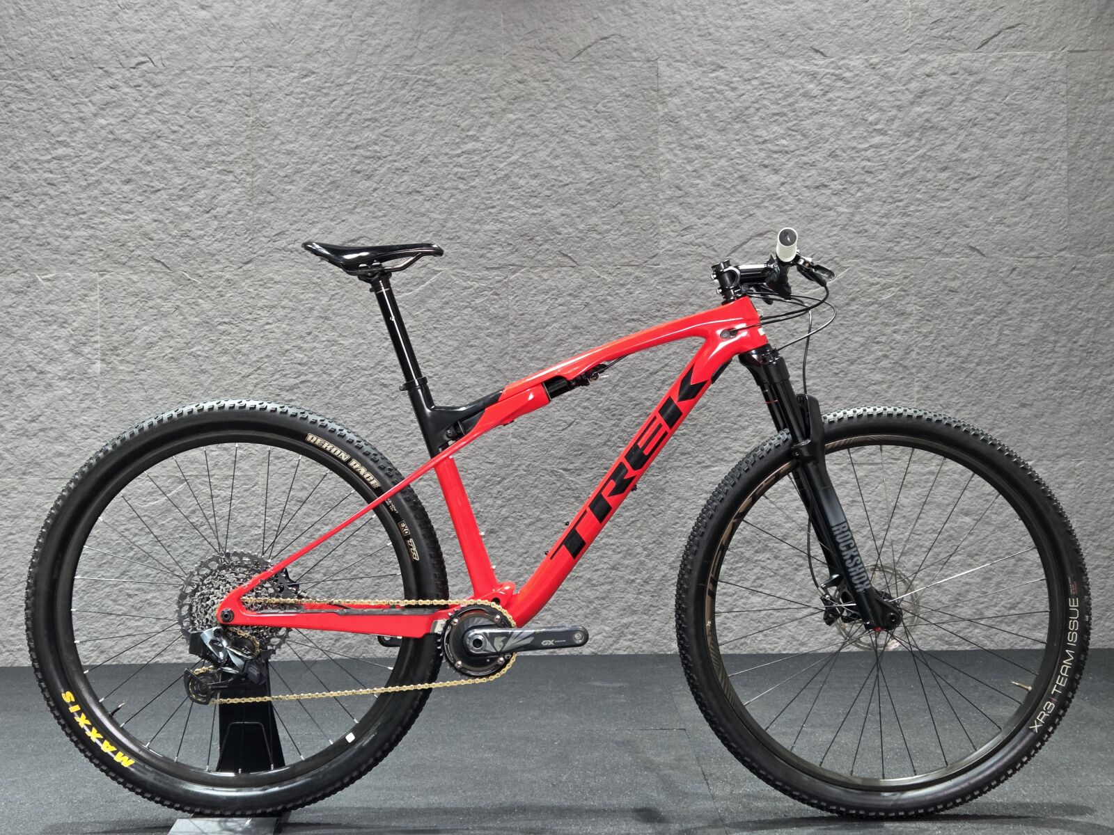 TK♣︎ Trek Supercaliber 9.8 (L)CRBN+WHEELS-AXS-12SPD-FOX | Dual