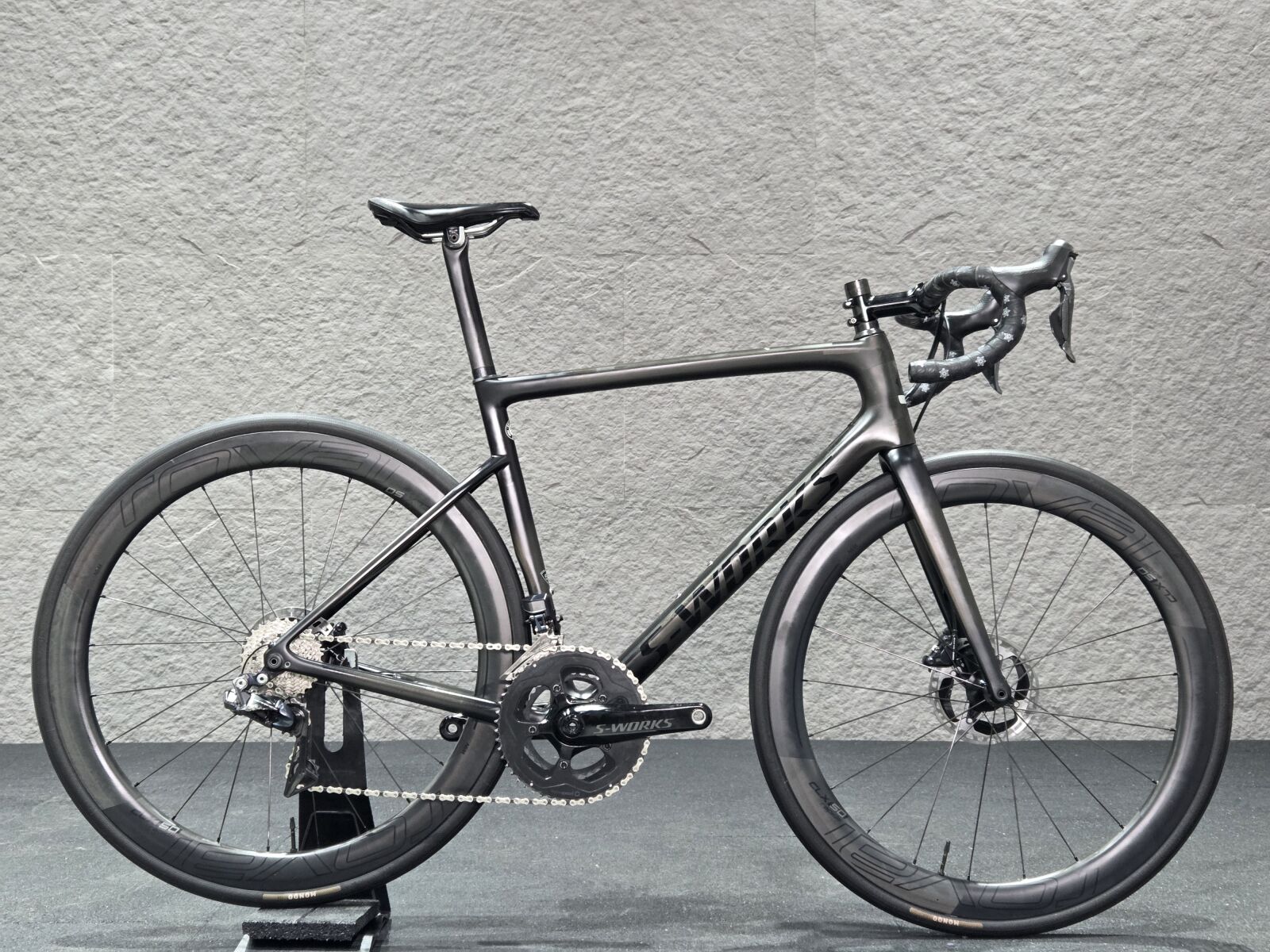 S-Works Tarmac SL6 **CRBN+WHLS-Di2-11S-PWR-DISC** | Road Bikes