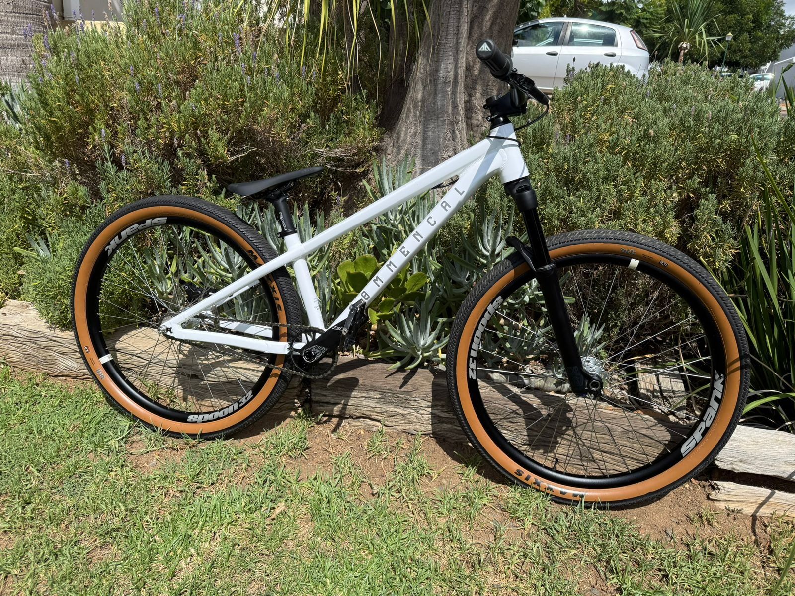 Commencal Absolut Dirt jumper | Dirt Jump Bikes | Bike Hub