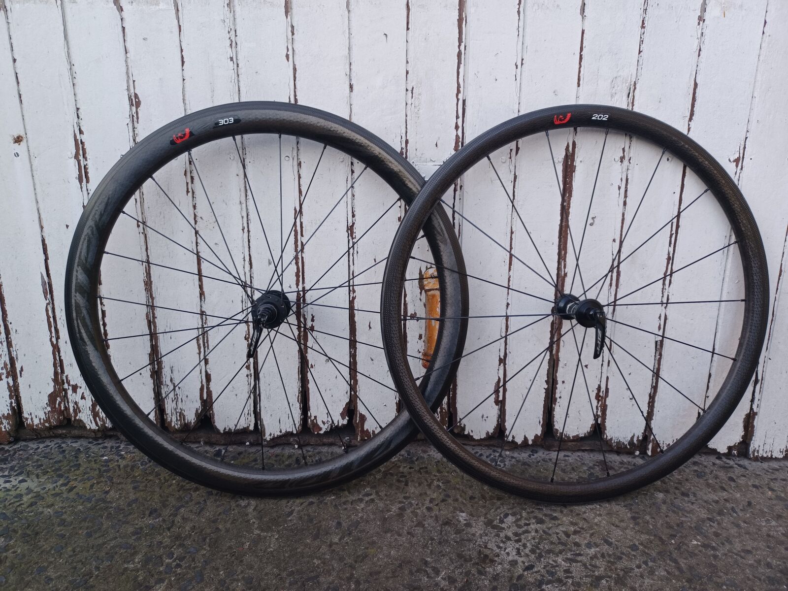 Zipp 303 & 202 (clinchers) | Road Bike Wheels | Bike Hub