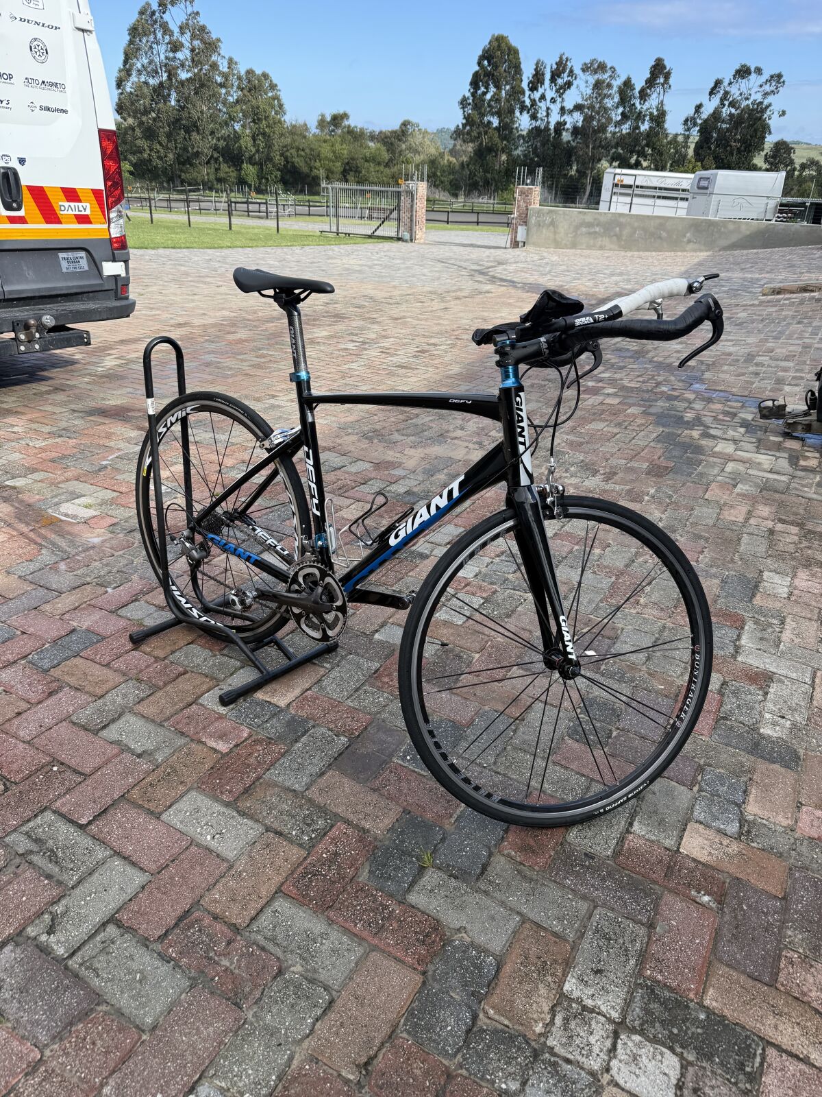 Giant road bicycle | Road Bikes | Bike Hub