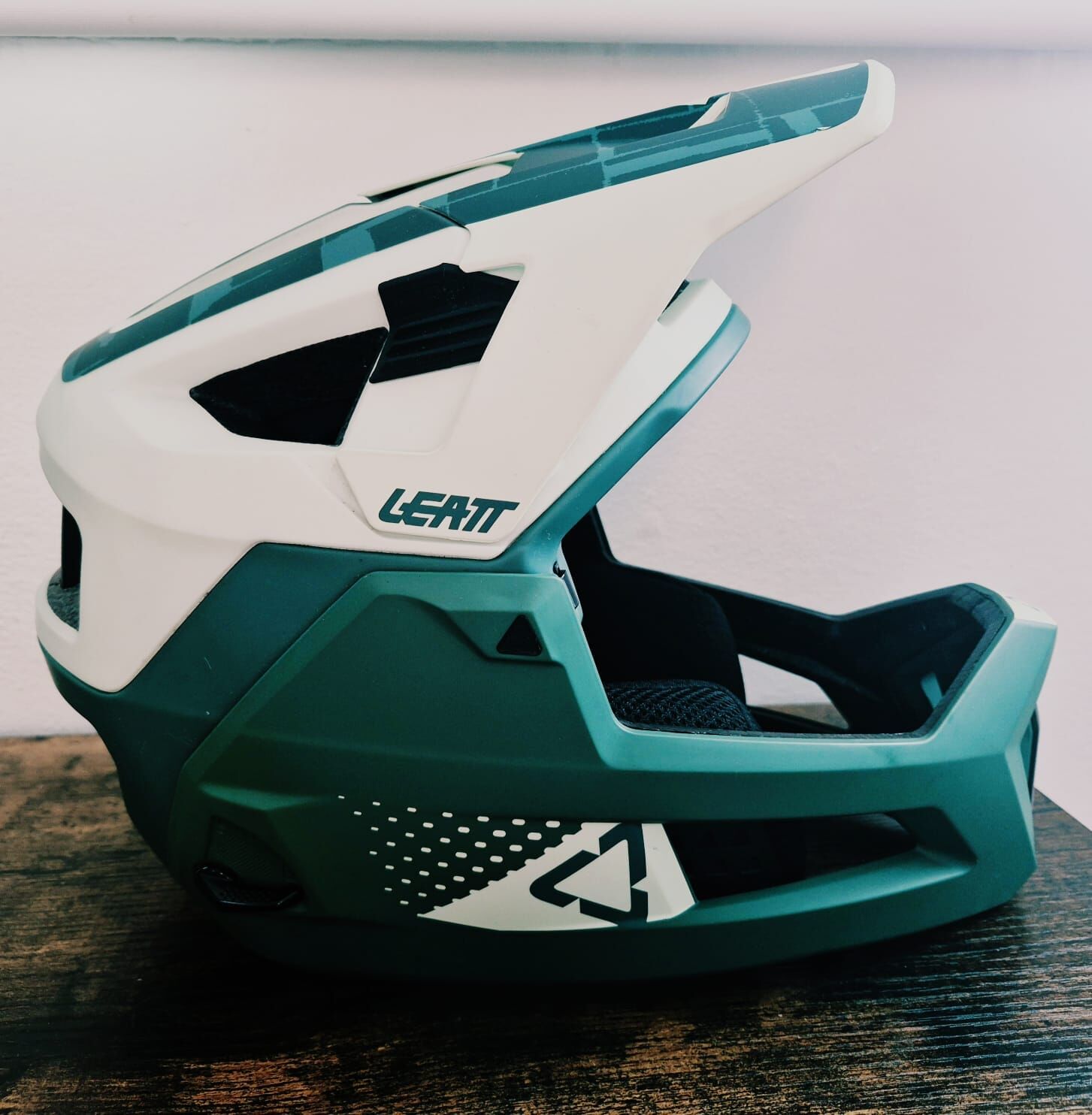 Leatt Protection Leatt MTB Gravity 4.0 Helmet | Ivy | Small | Helmets | Bike Hub