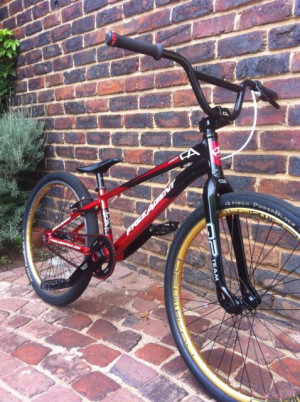 Free Agent Team Limo 24" Cruiser 2016 
