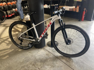Trek X-Caliber 8 2022 